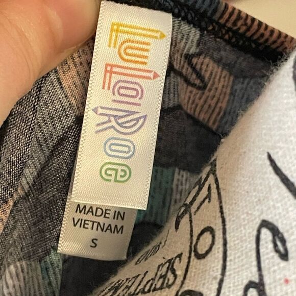 LuLaRoe Womens Small Perfect Tee Disney’s Olaf The Snowman Side Slits Scoop Neck - Picture 12 of 14